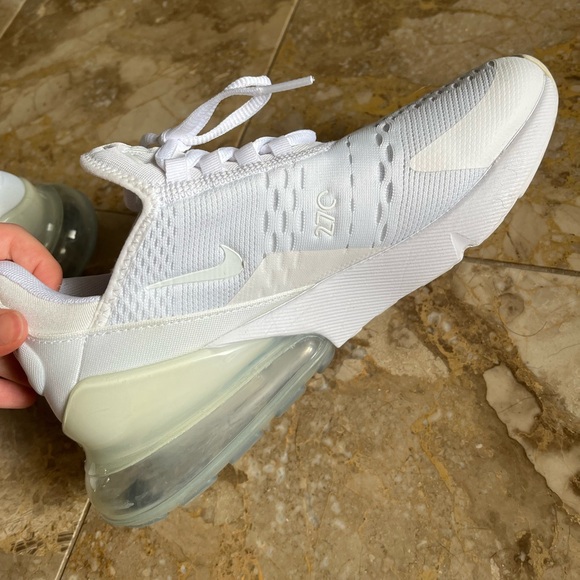 NIKE AIR MAX 270 - Picture 4 of 9